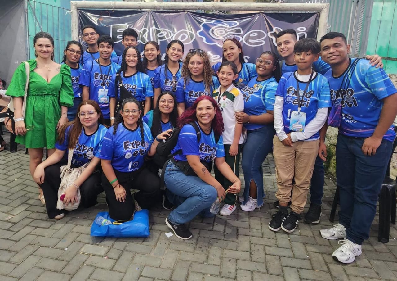 Nuestra estudiante Laura Suárez Chavarría obtuvo el cuarto puesto en EXPOCETI 2025, destacando el talento académico de la Facultad de Ciencias de la Educación
