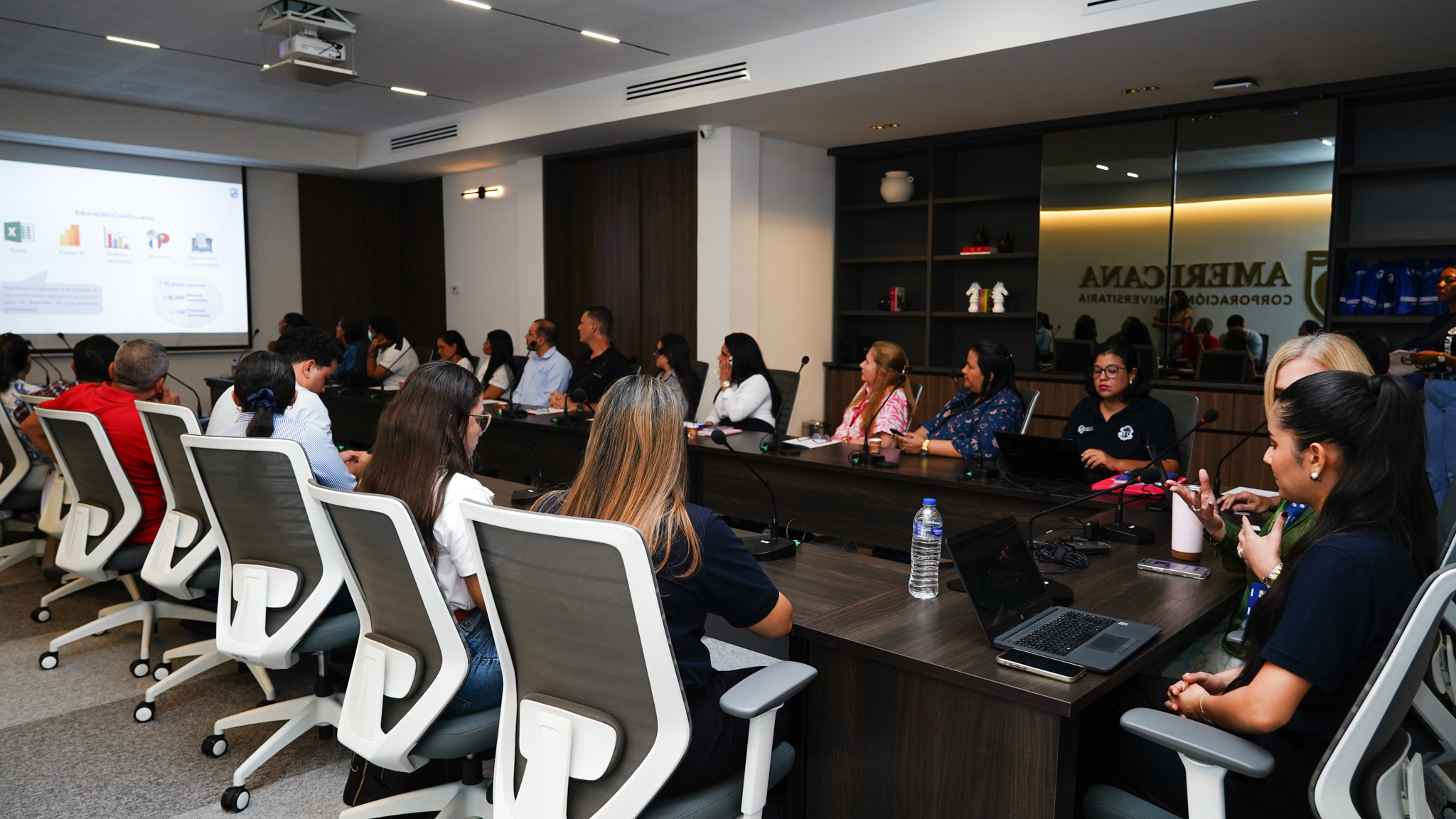 Más de 20 empresas del sector productivo de Barranquilla dialogan con la  La Americana para fortalecer el acceso a la educación superior