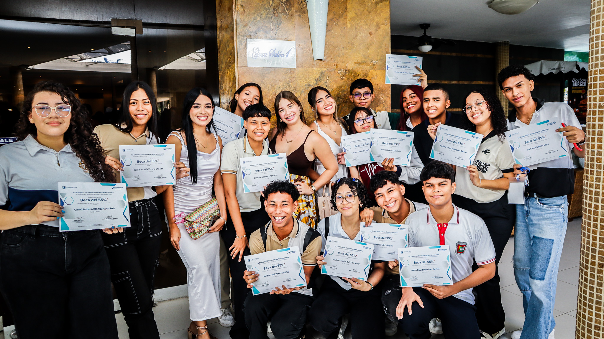 Clausura de Xperiencia Americana: 341 estudiantes del Distrito recibieron certificación y beca universitaria