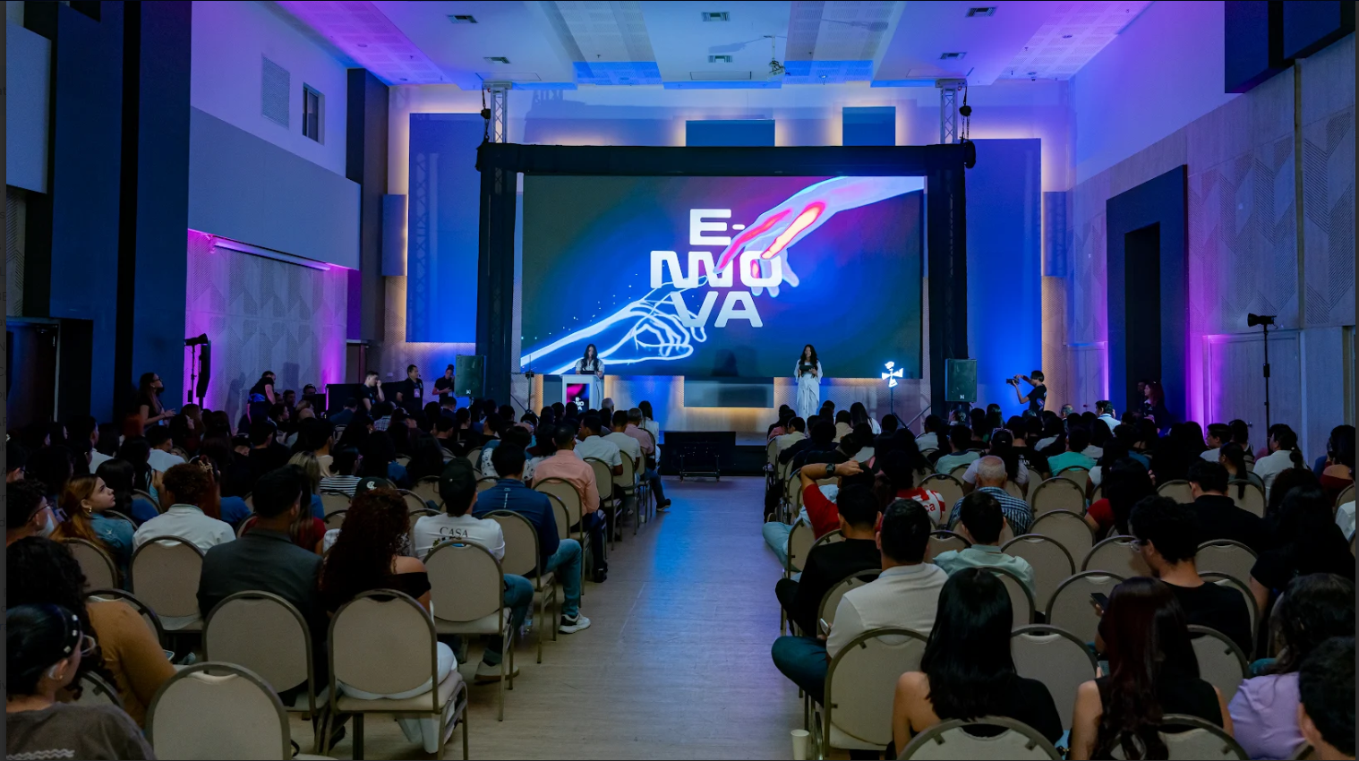 Innovación, conocimiento y experiencias inmersivas marcaron el primer día de e-nnova2025