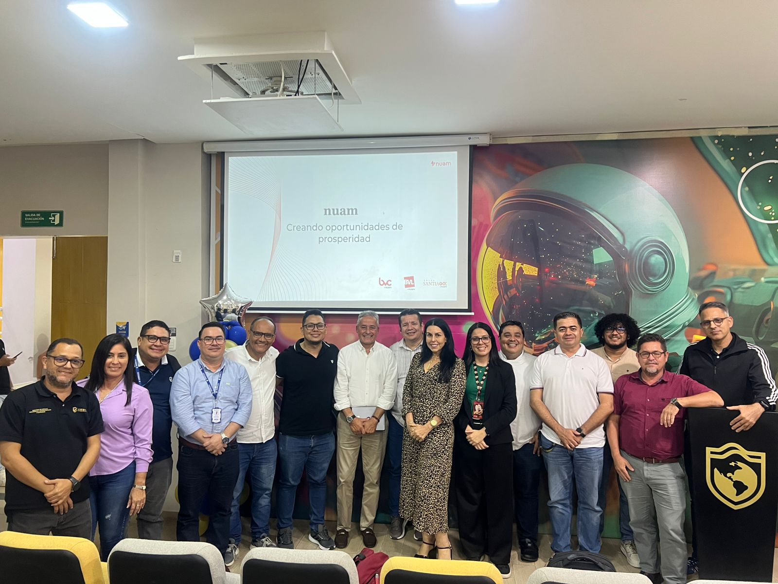 La Americana promueve el conocimiento sobre el mercado de capitales en Colombia